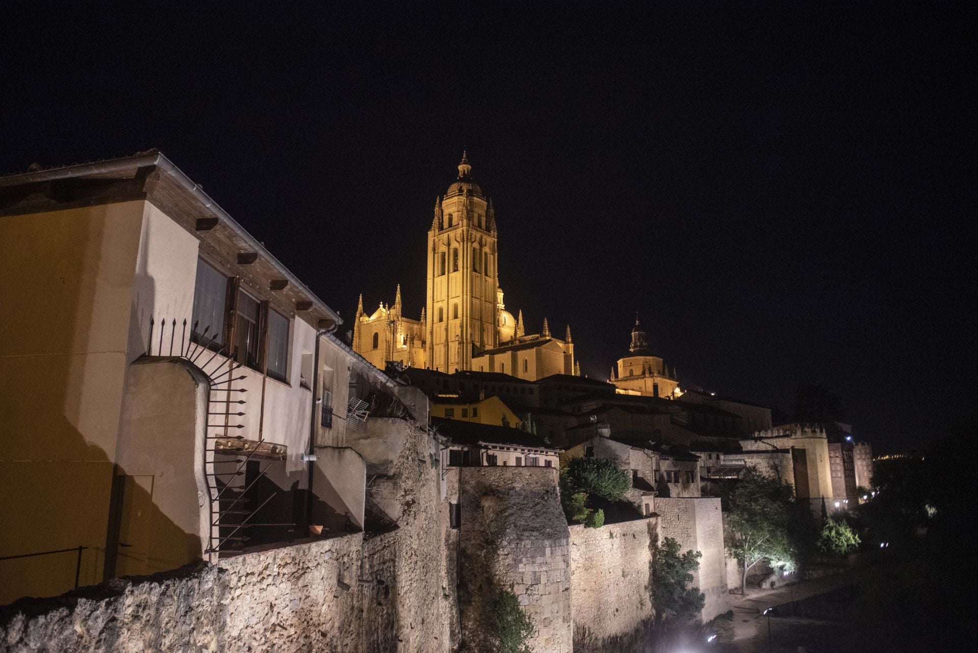 Iluminación de una parte del casco antiguo de Segovia.