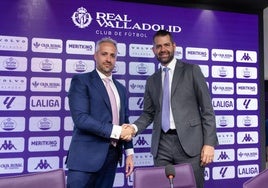 Los copresidentes del Real Valladolid, Enrique Uruñuela (izquierda) y Gabriel Solares, tras la presentación de la nueva propiedad del club blanquivoleta.
