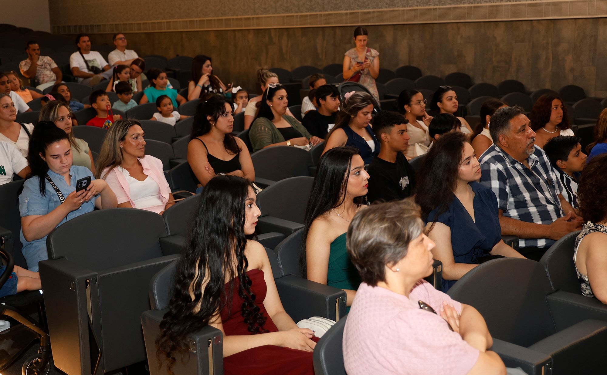 Los estudiantes gitanos celebran sus logros académicos en el Centro Cultural Provincial