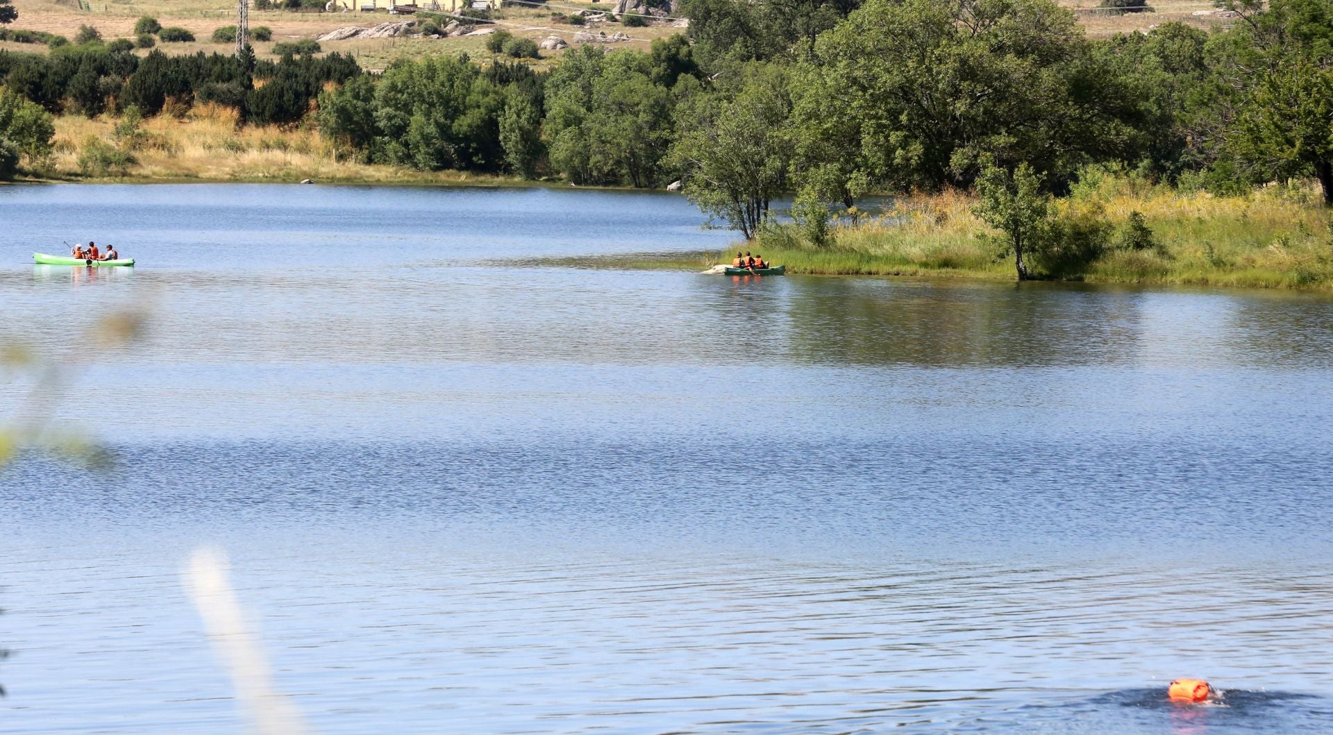 Bañistas en el Pontón Alto de Segovia.