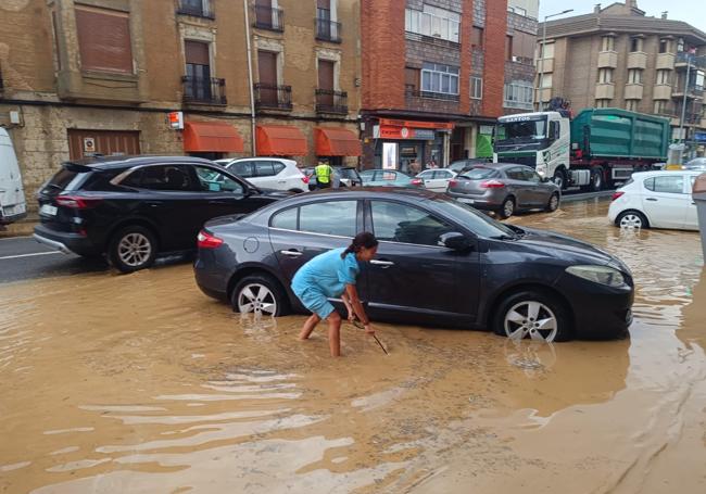 Calle inundada en Medina de Rioseco.