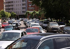 Congestión al tráfico en el entorno del Puente Mayor.