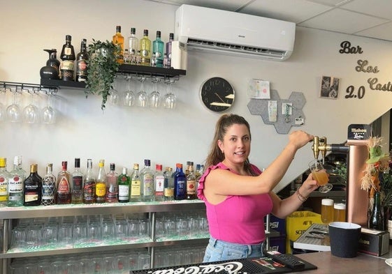Toñi Rodríguez en su bar Los Castillos de Torrelobatón
