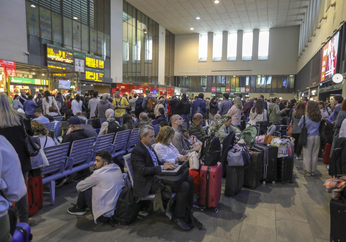 Imagen del colapso sufrido en la estación de Sevilla el pasado mes de mayo.