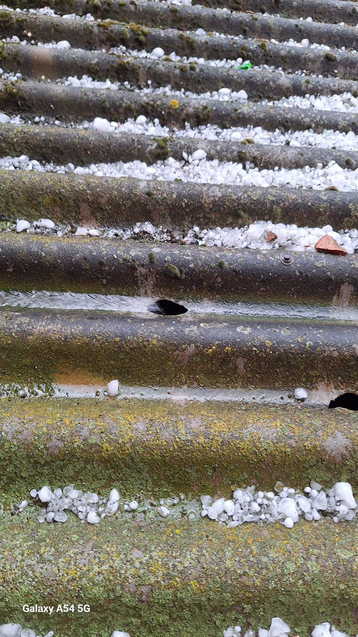 Una granizada rompe más de una decena de lunas de vehículos en Osorno