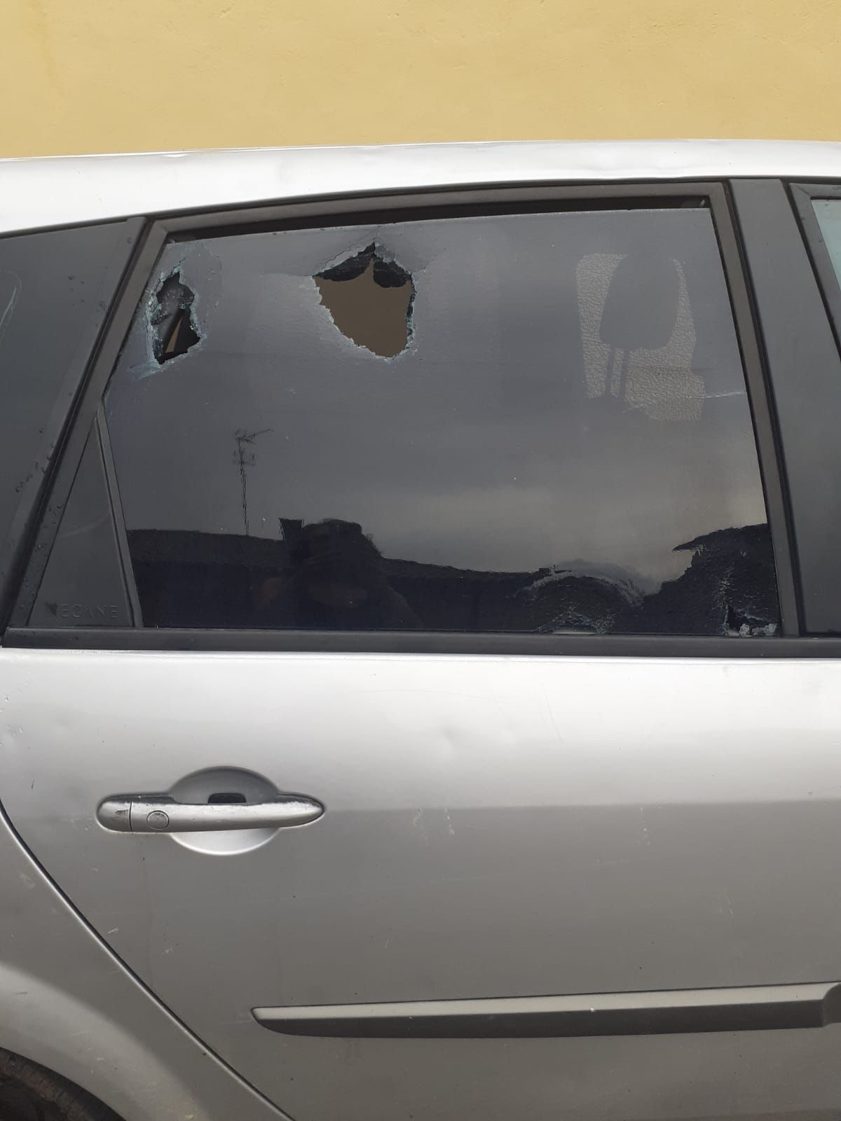 Una granizada rompe más de una decena de lunas de vehículos en Osorno