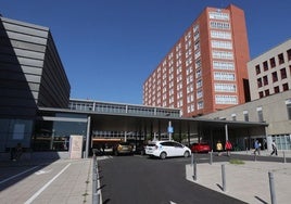 Herido el conductor de un vehículo tras salirse de la vía, chocar contra unos árboles y volcar en Perales