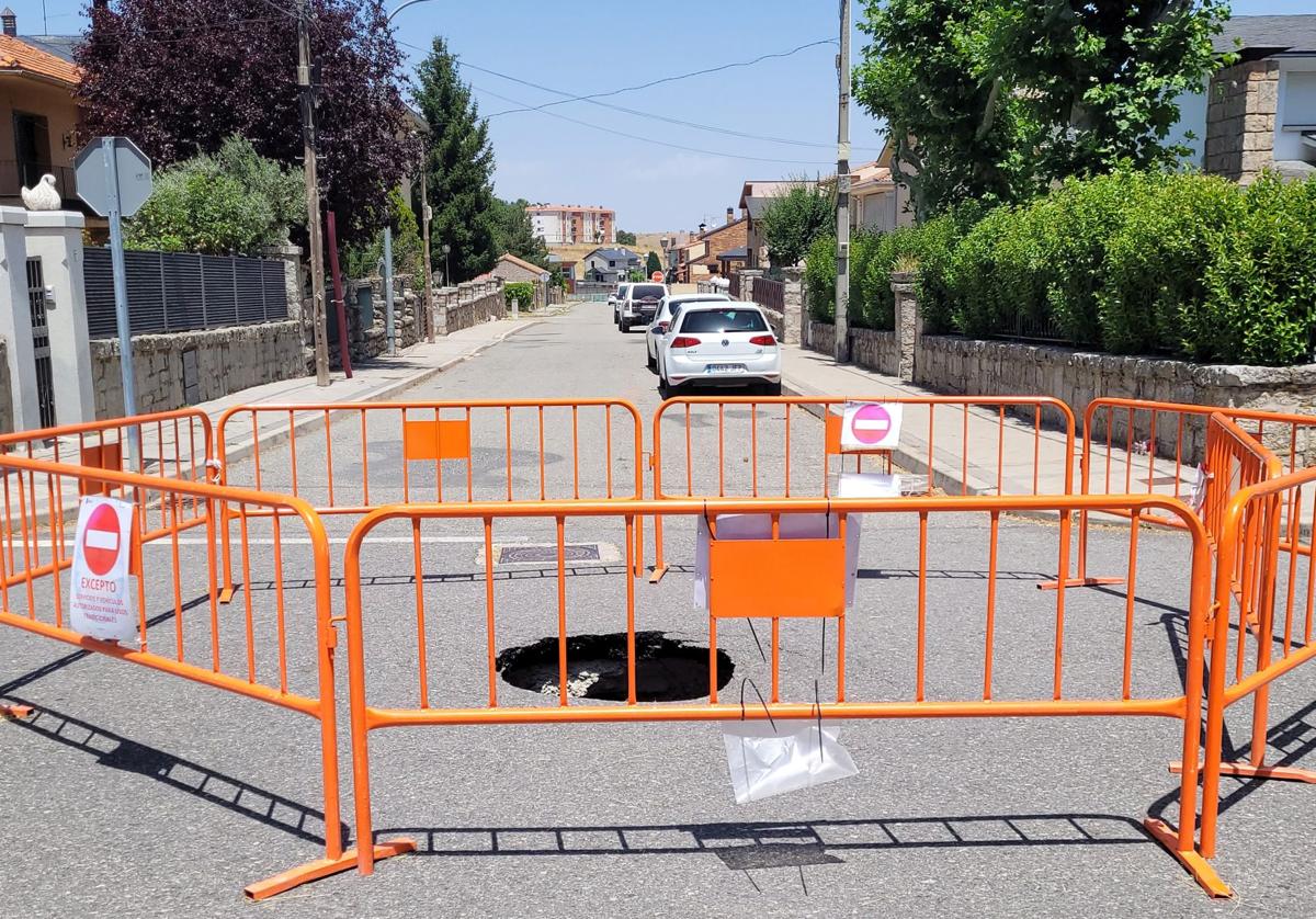 Nuevo socavón en el núcleo de El Espinar.