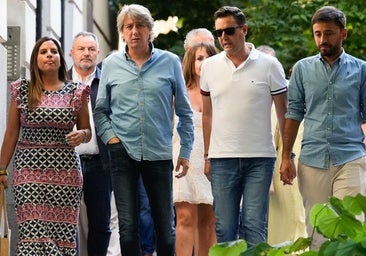 La delegación del PSOE de Castilla y León llega a Ferraz.