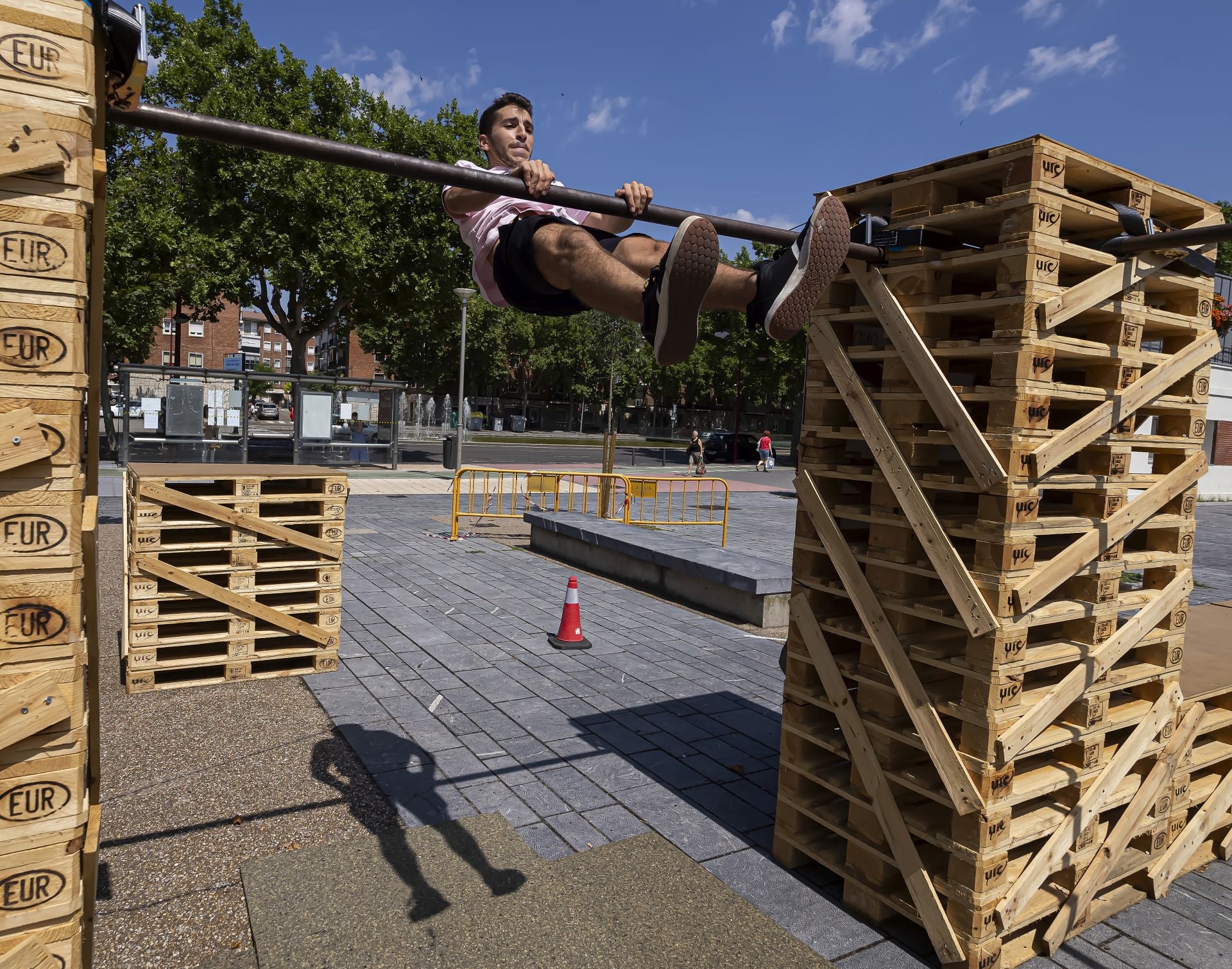 Las acrobacias de parkour impresionan en el LAVA