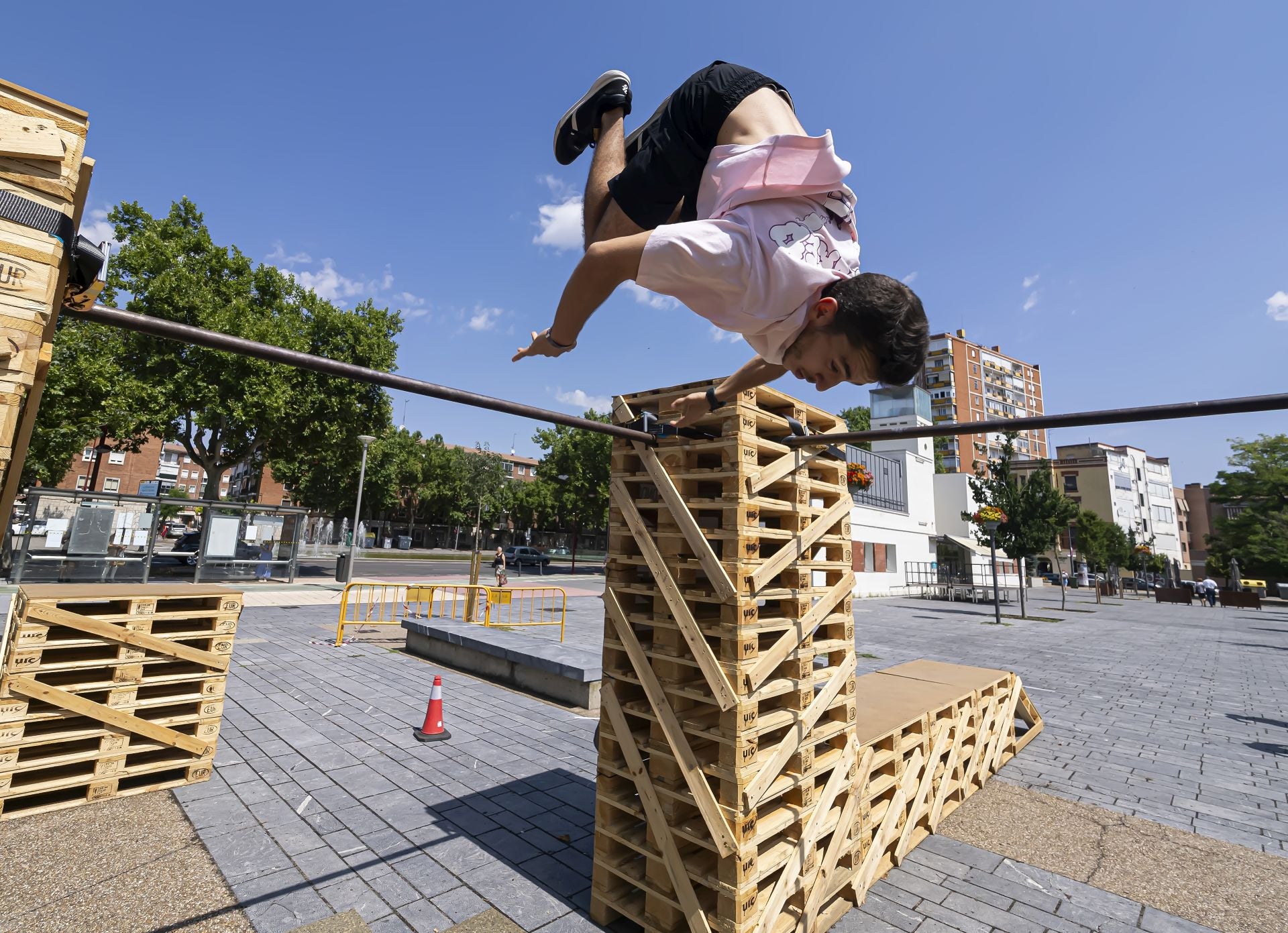 Las acrobacias de parkour impresionan en el LAVA