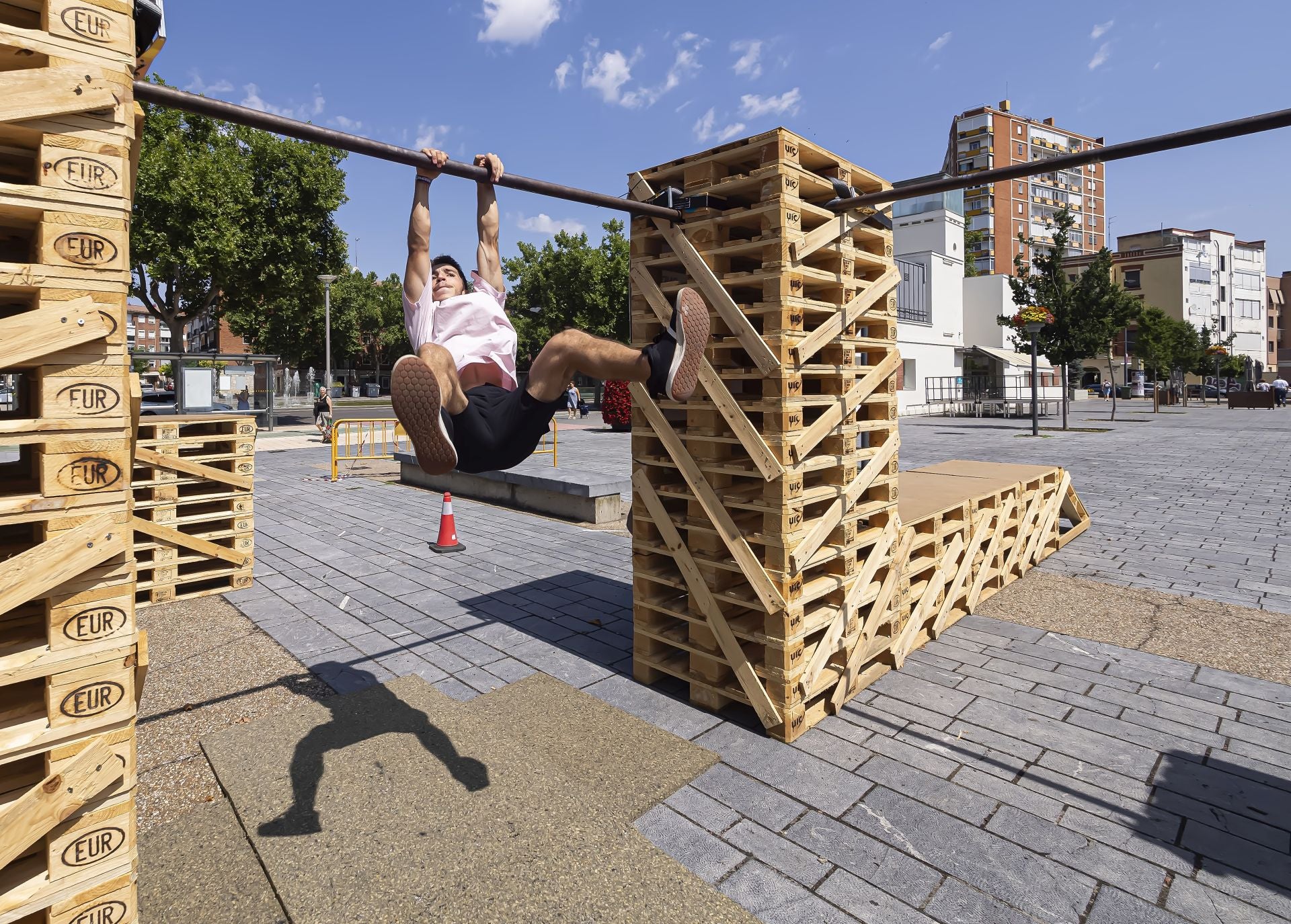 Las acrobacias de parkour impresionan en el LAVA
