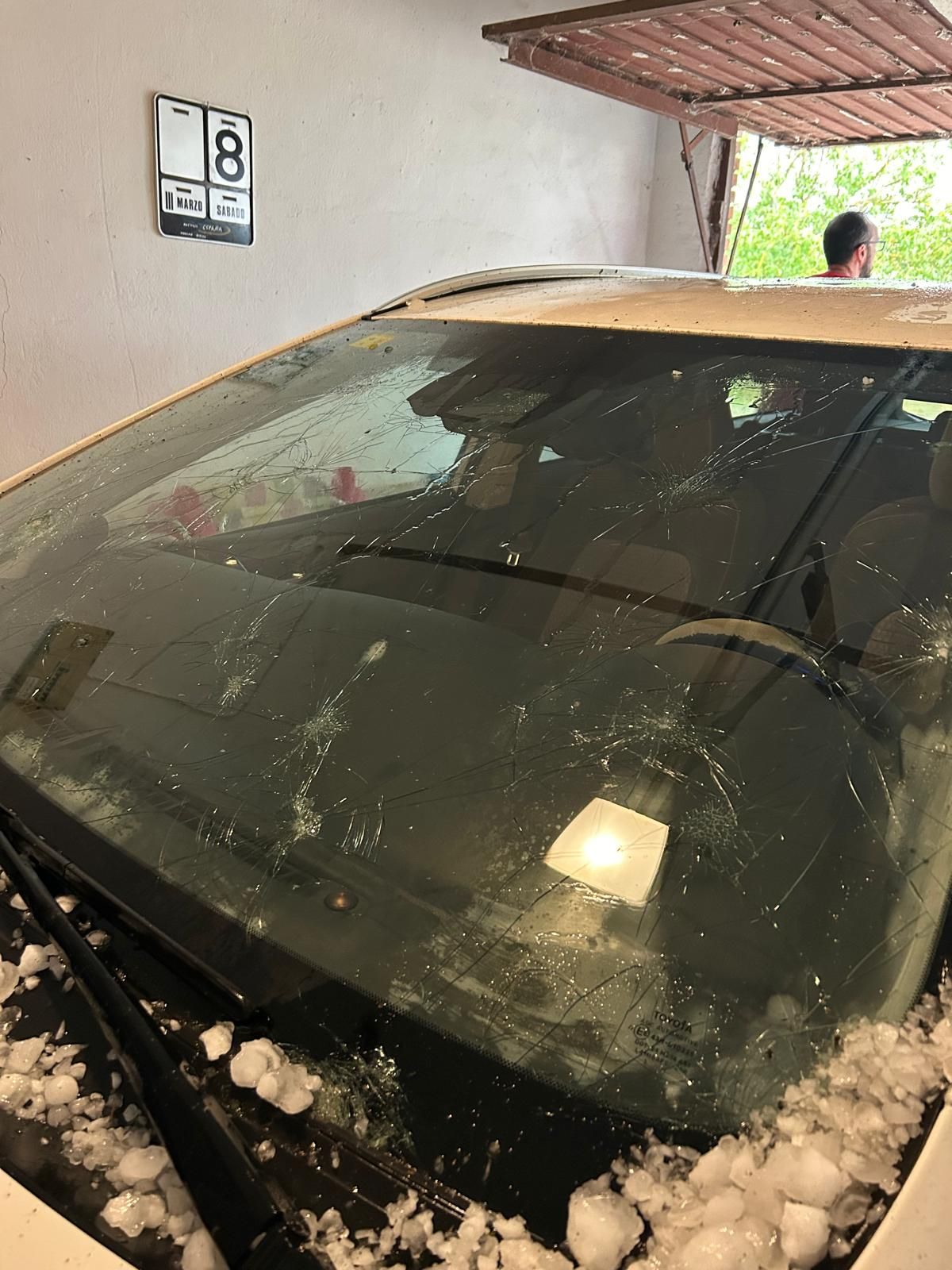 Una granizada rompe más de una decena de lunas de vehículos en Osorno