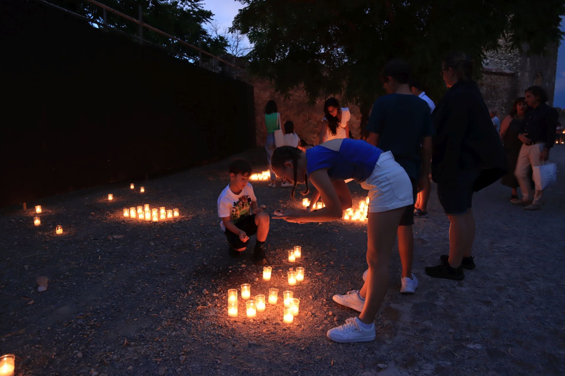 La noche de las velas en Pedraza, en imágenes