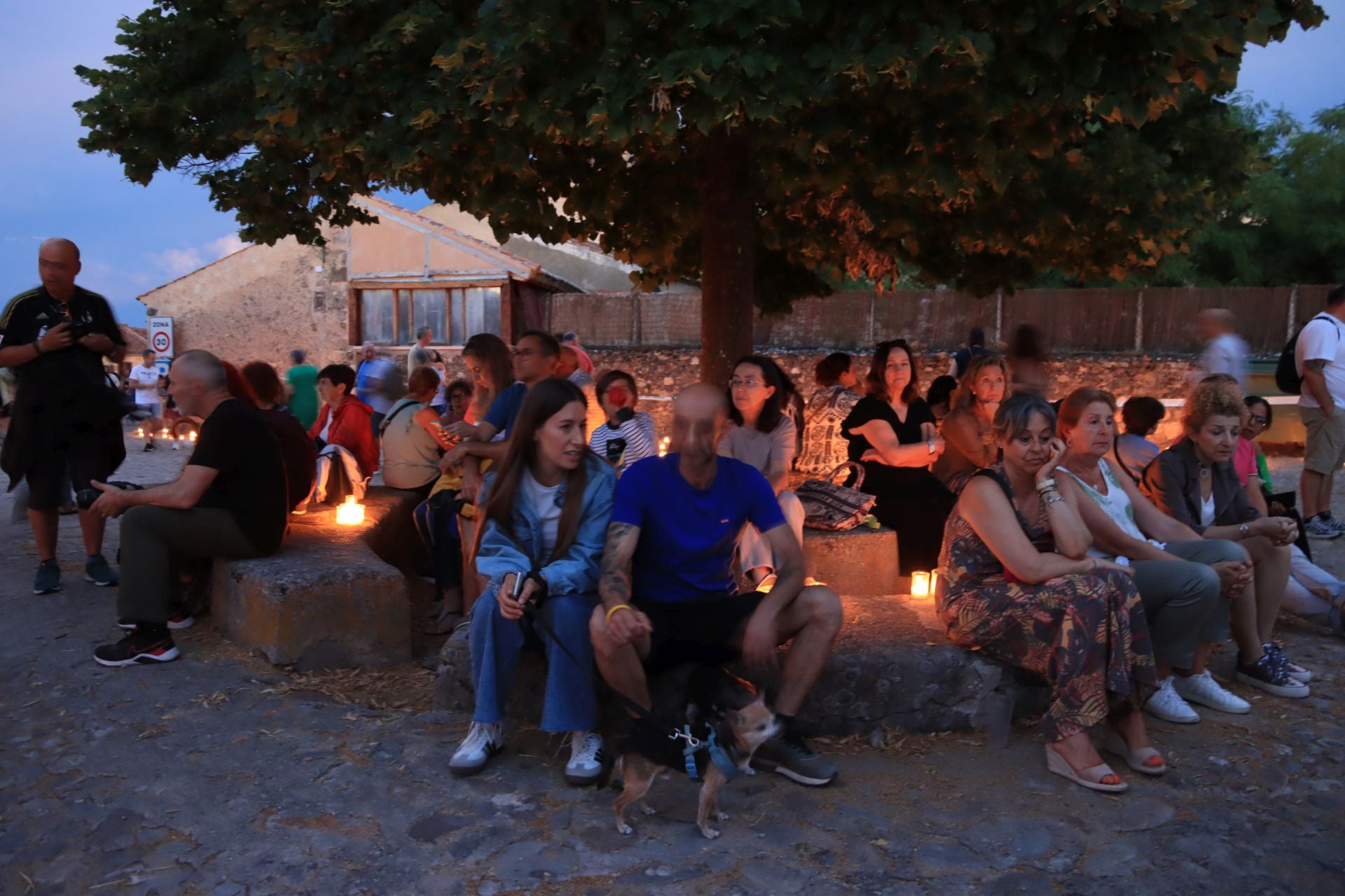 La noche de las velas en Pedraza, en imágenes