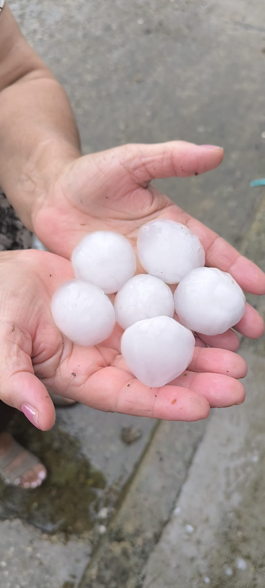 Una granizada rompe más de una decena de lunas de vehículos en Osorno