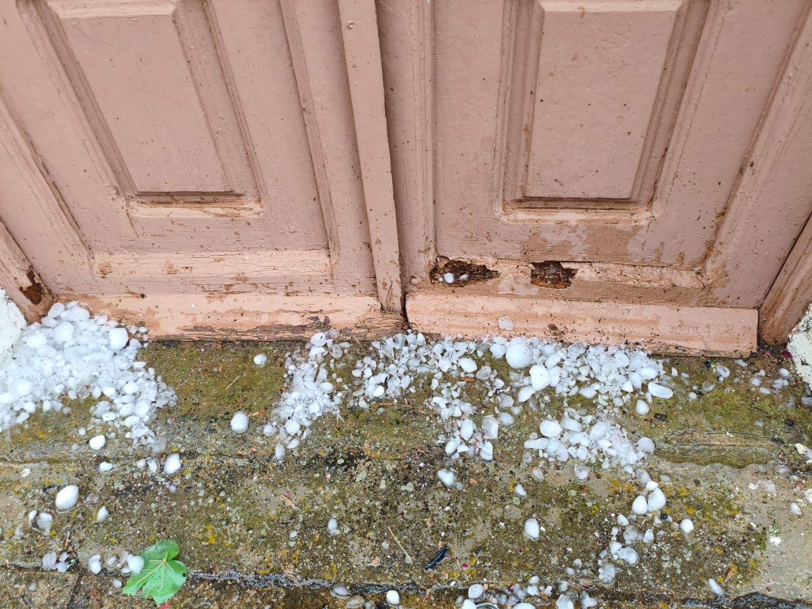 Una granizada rompe más de una decena de lunas de vehículos en Osorno