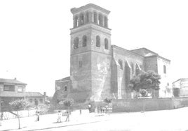 Fotografía antigua de la iglesia parroquial de La Zarza, afectada también por el incendio.