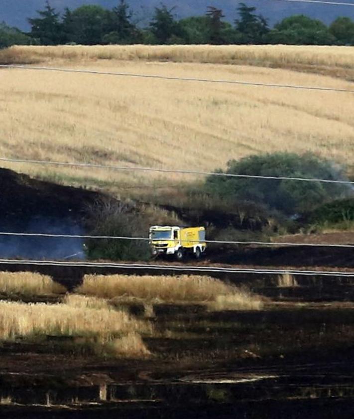 Imagen secundaria 2 - Varios momentos de la evolución del incendio en el entorno de Valseca.