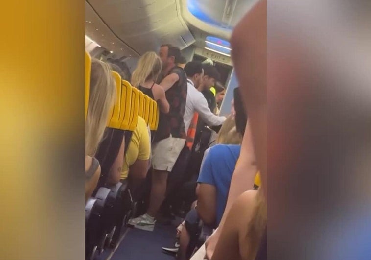 Captura de pantalla de uno de los vídeos grabados por los pasajeros afectados.