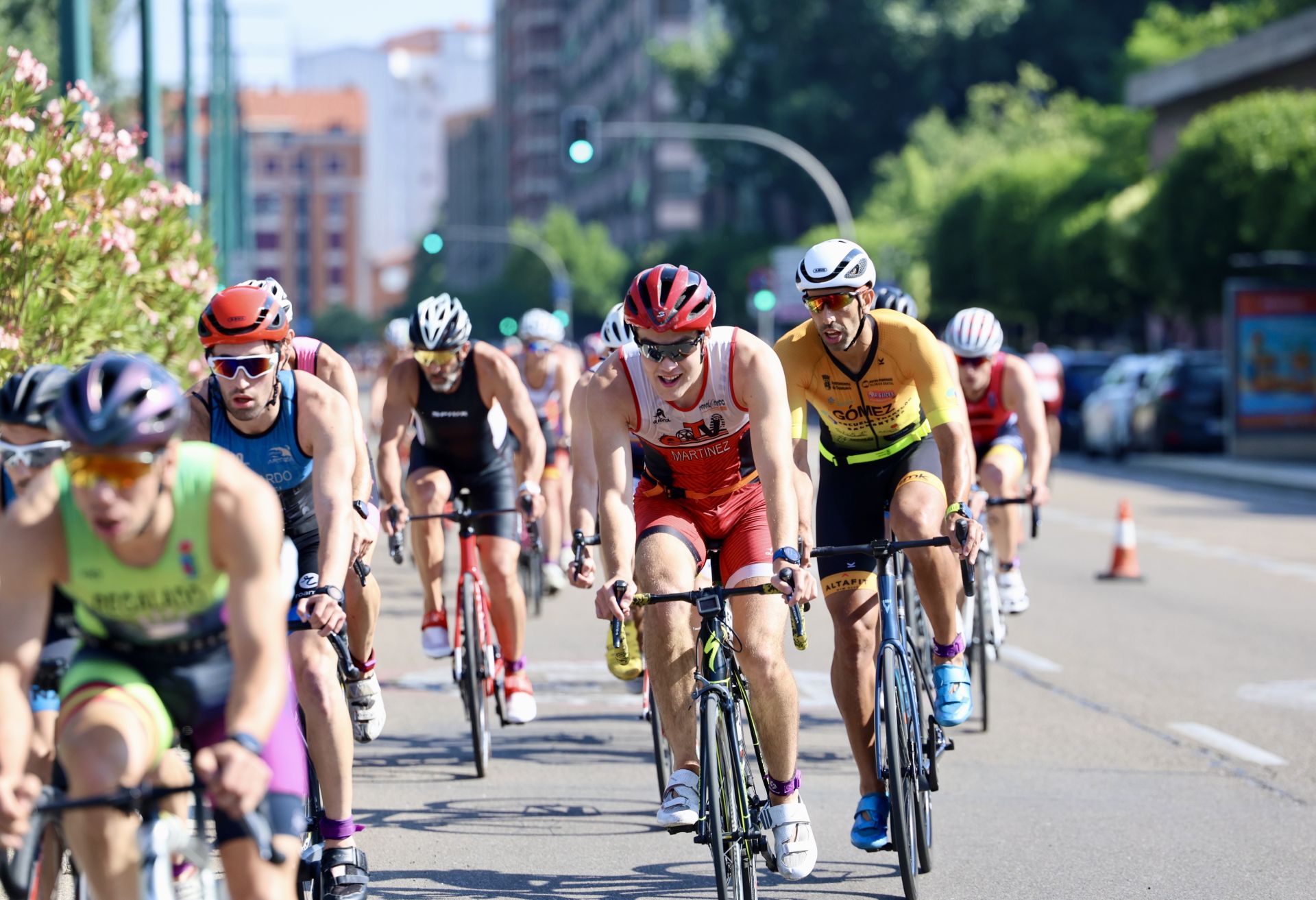 Doscientos atletas prueban su resistencia en la XXVII edición del Triatlón Ciudad de Valladolid