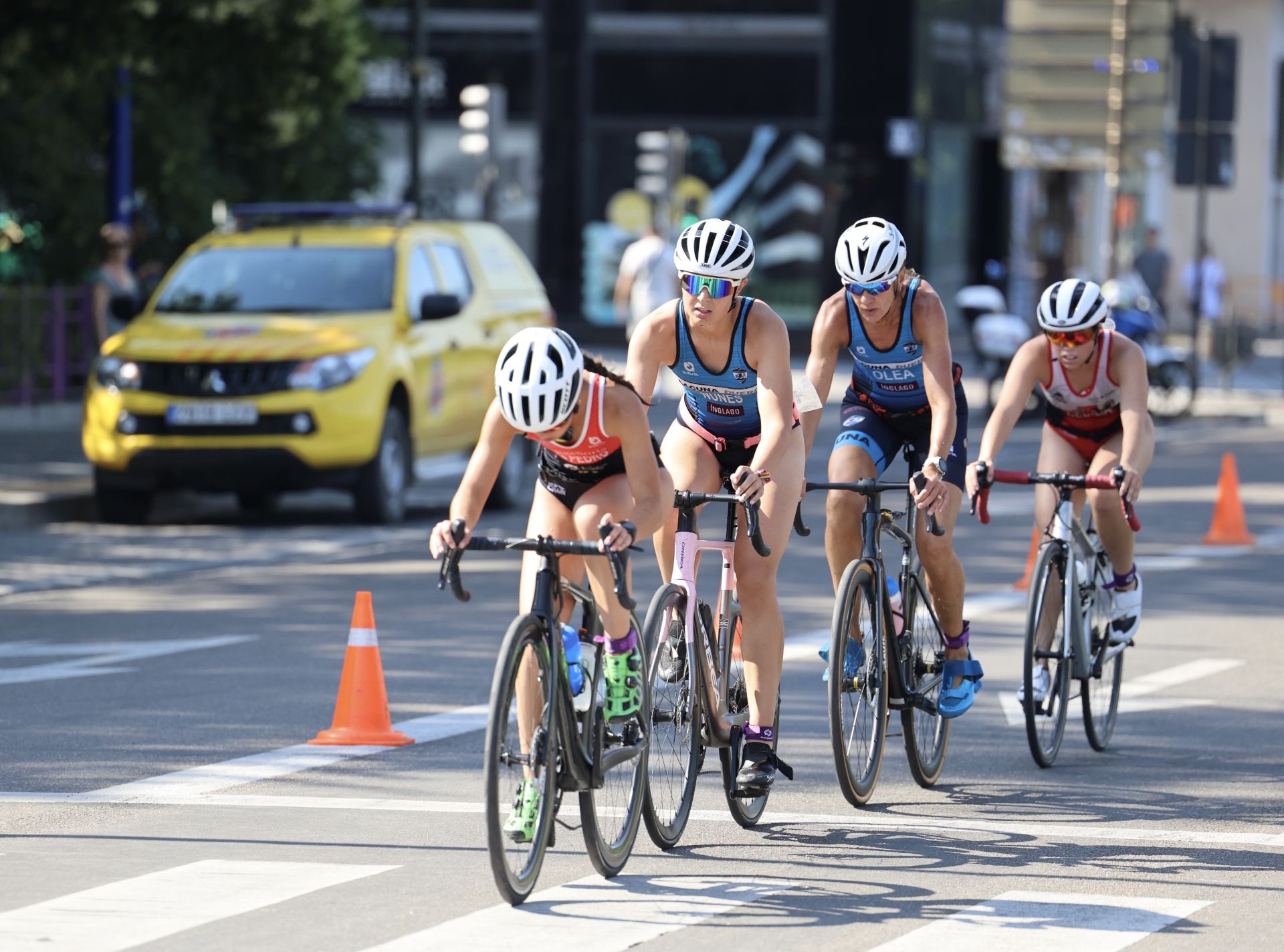 Doscientos atletas prueban su resistencia en la XXVII edición del Triatlón Ciudad de Valladolid