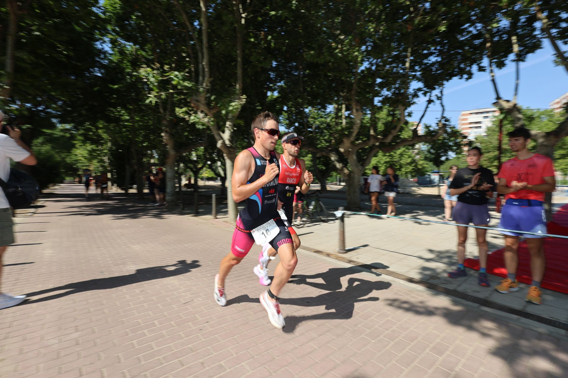 Doscientos atletas prueban su resistencia en la XXVII edición del Triatlón Ciudad de Valladolid
