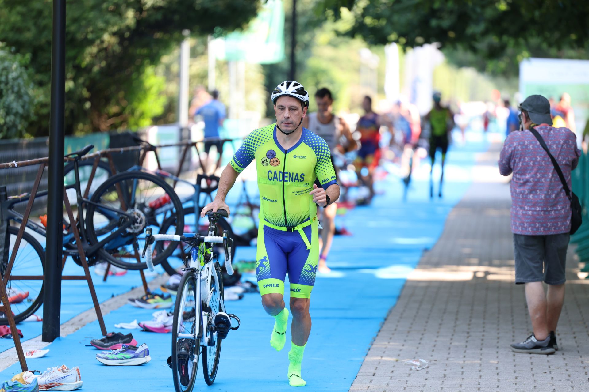 Doscientos atletas prueban su resistencia en la XXVII edición del Triatlón Ciudad de Valladolid