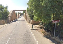 Puente de entrada a Peñafiel desde la carretera de Pesquera.