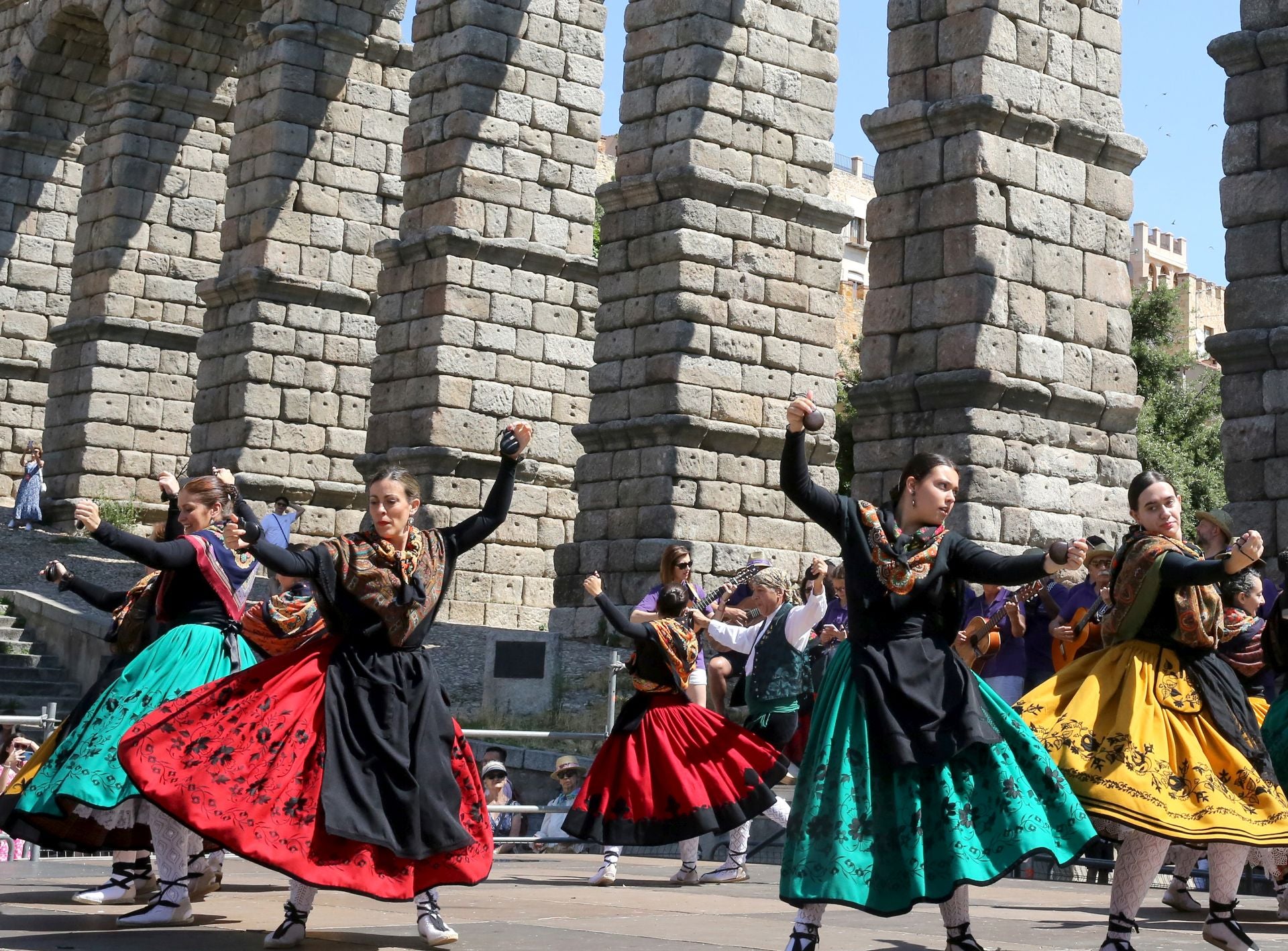 Los pasacalles de Folk Segovia, en imágenes