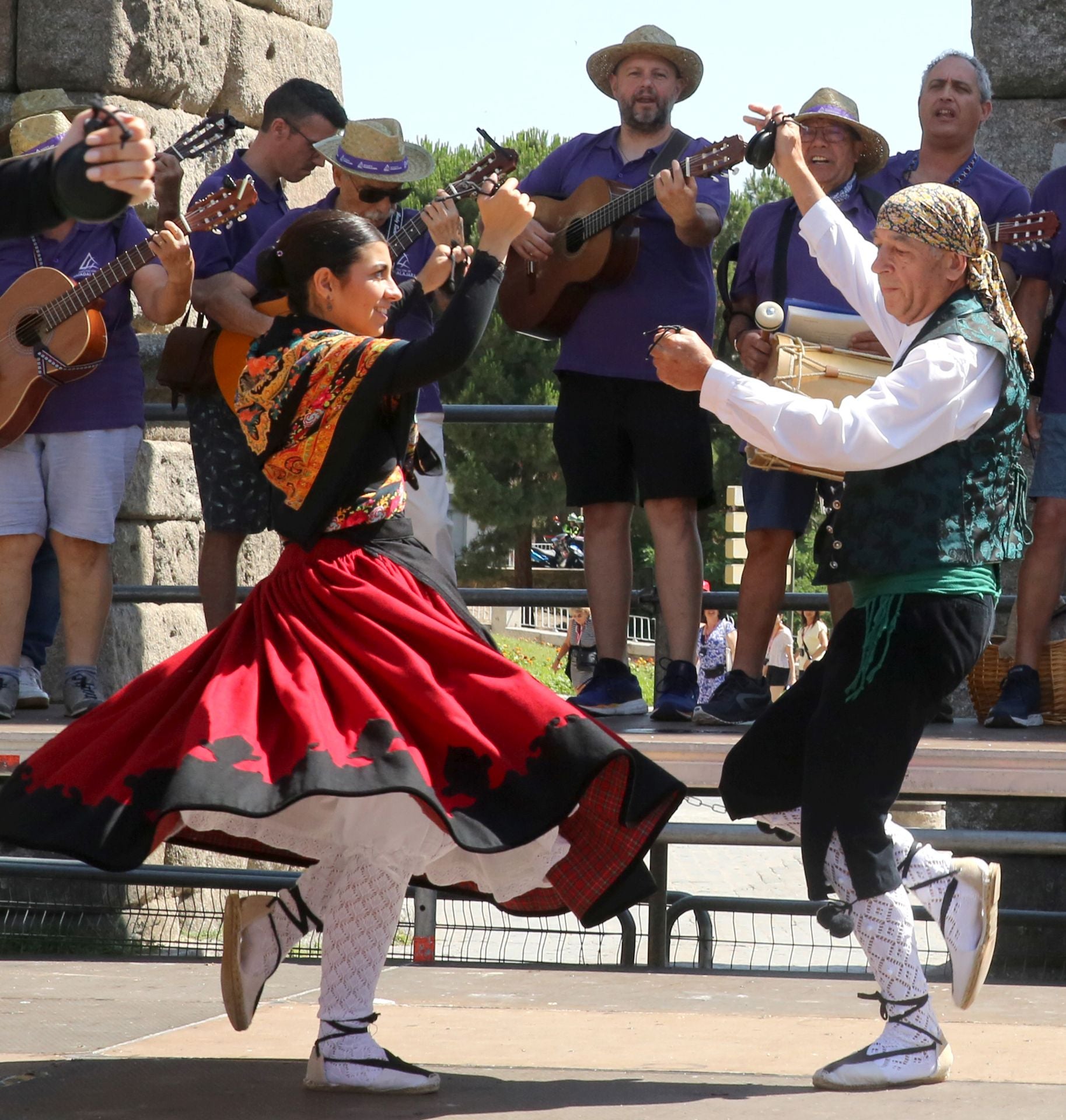 Los pasacalles de Folk Segovia, en imágenes
