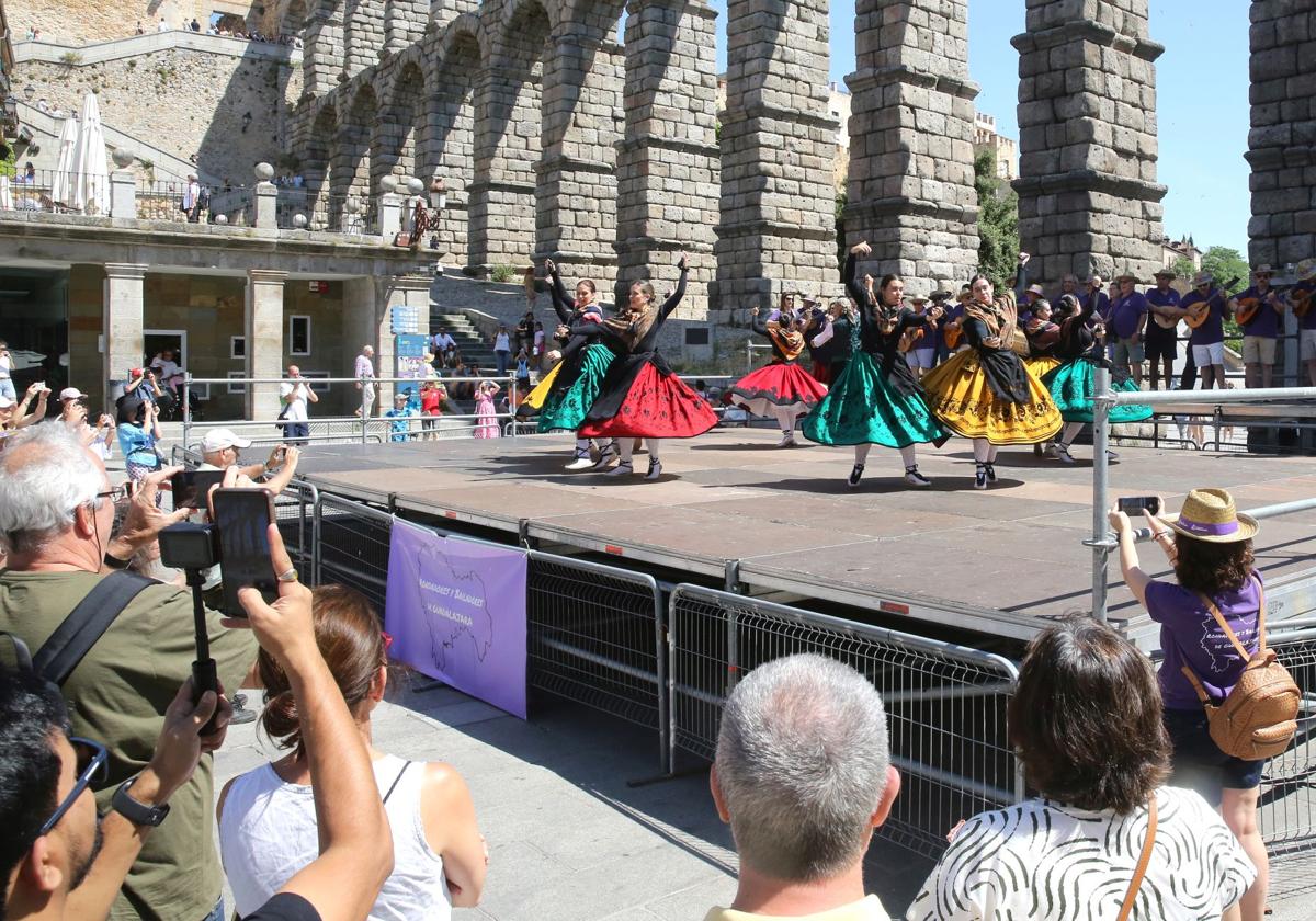 Los pasacalles de Folk Segovia, en imágenes