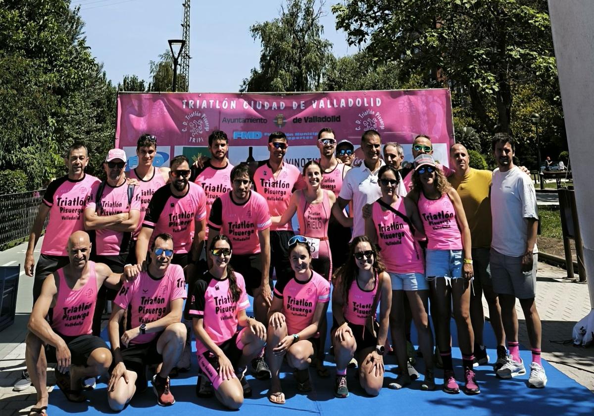 Imagen principal - Marina Muñoz y Hugo Fernández dominan en Las Moreras en el Triatlón Ciudad de Valladolid