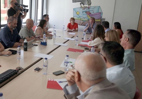 Ana Fernández, junto a Carlos Martínez en la reunión entre las ejecutivas de PSOE y CC OO.