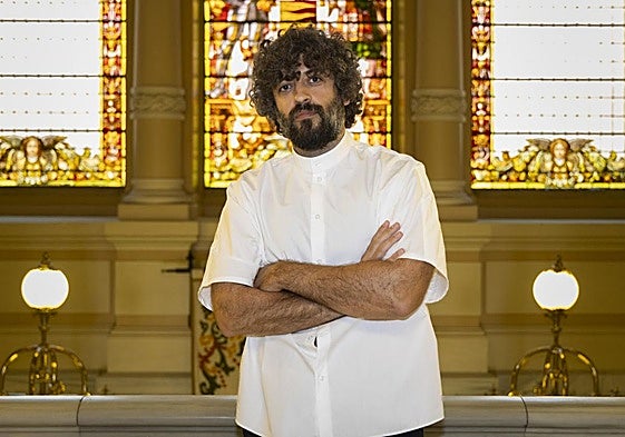 Chema Esbec Martín, en el vestíbulo del Ayuntamiento de Valladolid.