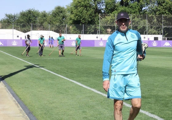 Almada, a pie de obra ya en el campo de entrenamiento de los Anexos.