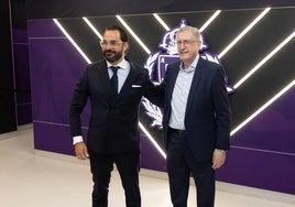 Víctor Orta y Ramón Martínez posan antes de entrar en la sala de prensa del estadio Zorrilla.