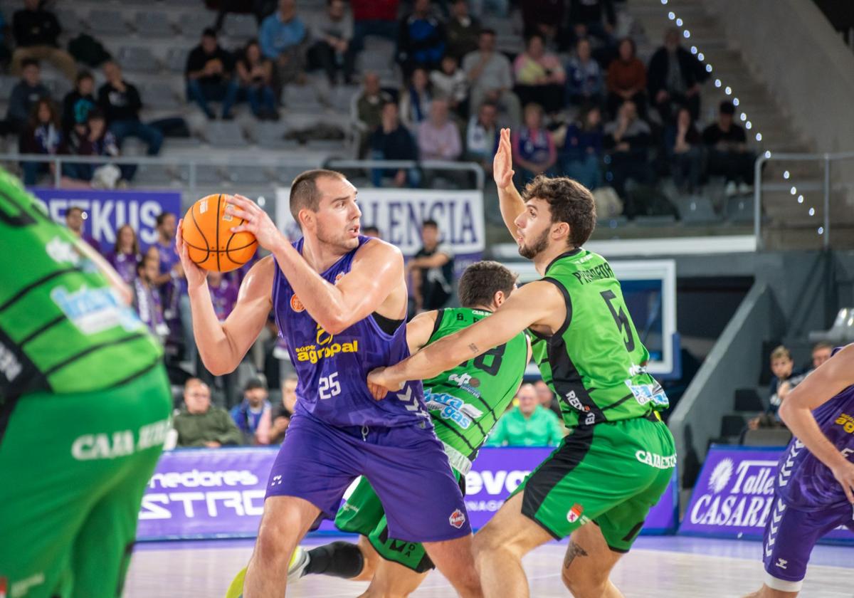 Krutwig, en un partido de la temporada pasada en el Pabellón.