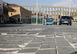 Uno de los hundimientos en Padre Claret, con el Acueducto de Segovia al fondo.