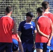 Simeone entrena a sus jugadores en Los Ángeles de San Rafael.