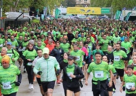 Participantes en la Marcha Contra el Cáncer celebrada en Valladolid en 2024.