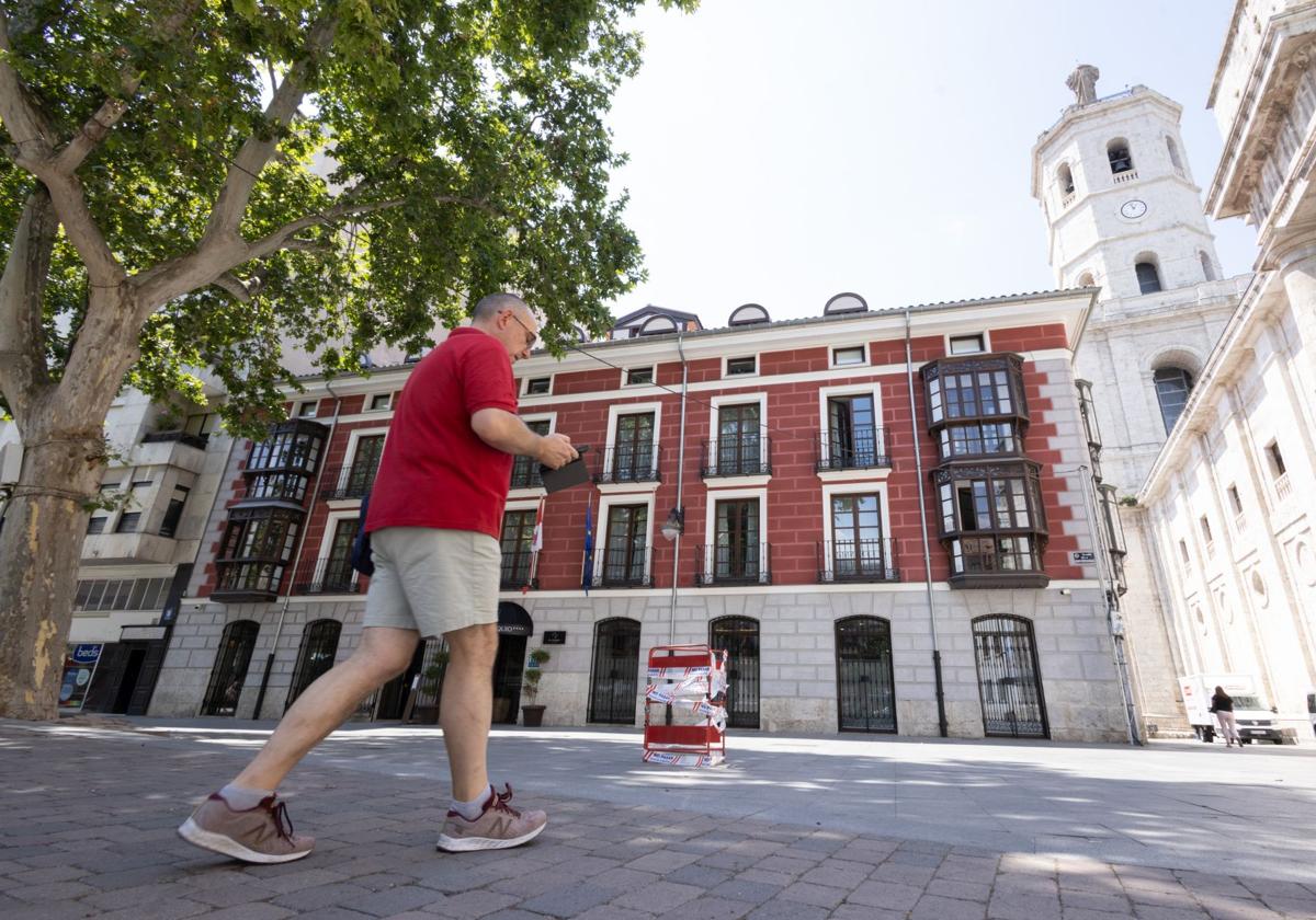 Fachada del hotel El Coloquio, en la plaza de la Universidad, integrado desde el 1 de julio bajo el paraguas de la cadena Eurostars.
