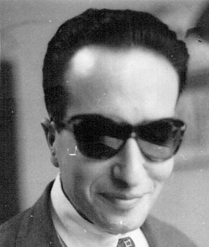 Imagen secundaria 2 - Arriba, el chiste ganador. Abajo, Molero en un acto de la Diputación junto a Emilio Zapatero (a su derecha), y primer plano del abogado y candidato del PDP a las elecciones municipales de 1987.