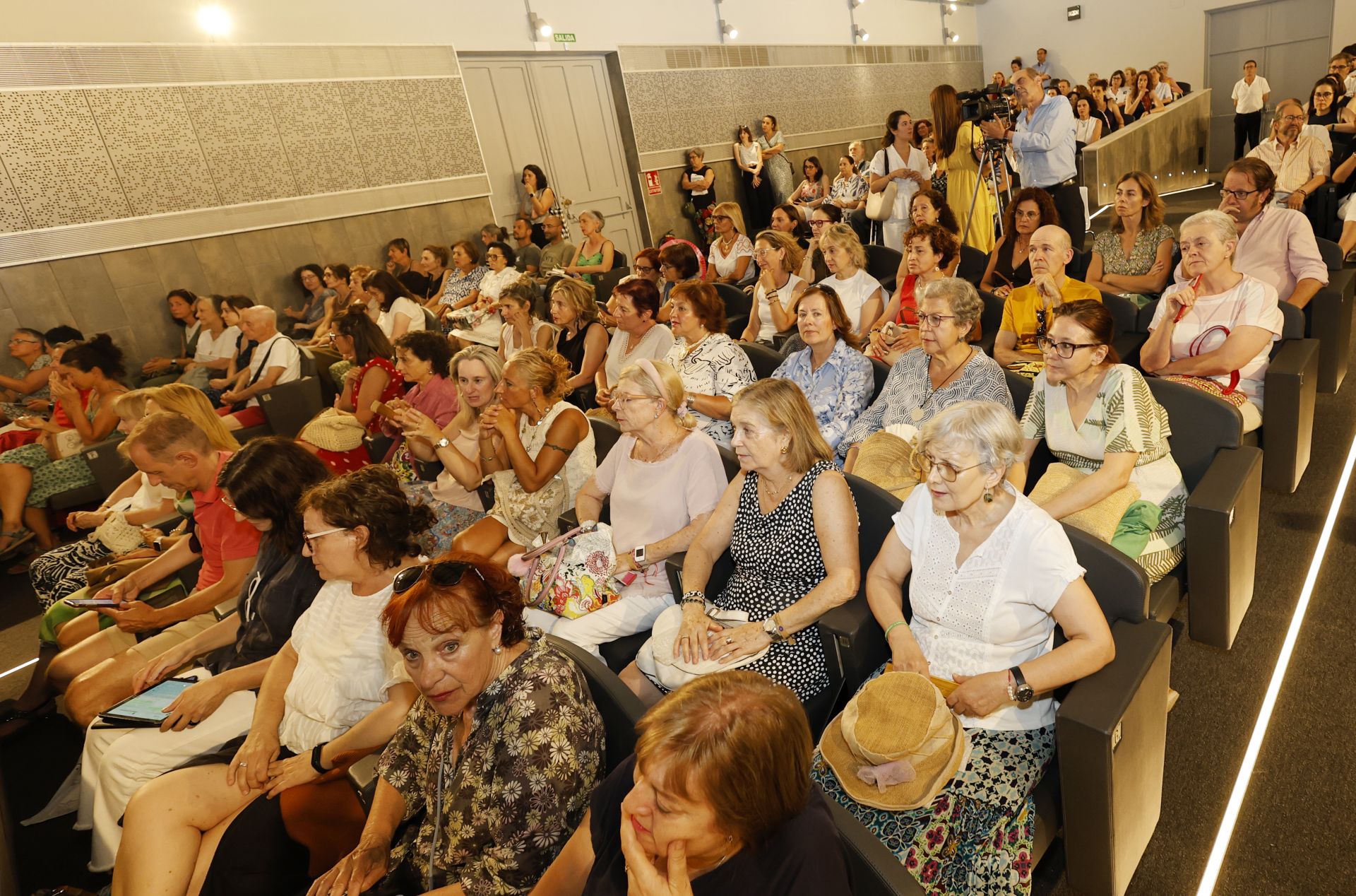 La neurocientífica Nazareth Castellanos abarrota el Centro Cultural de Palencia