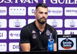Guilherme Fernandes, durante su presentaciòn como nuevo portero del Real Valladolid
