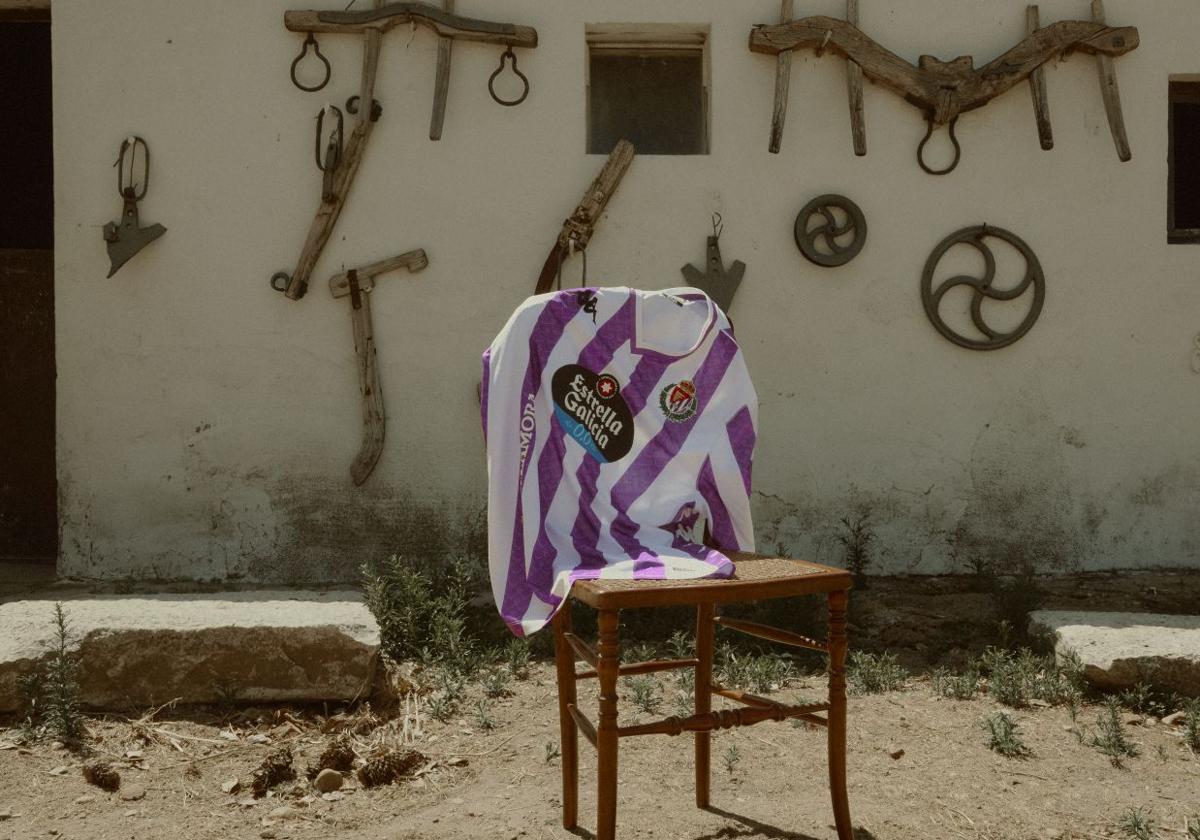 Nueva camiseta del Real Valladolid para la temporada 2025/2026.
