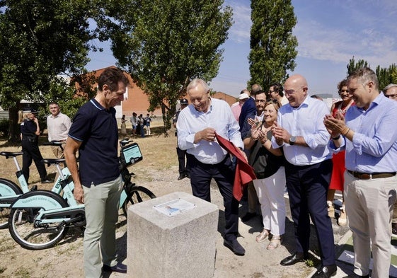 Juan Carlos Domínguez, Javier Míngez (homenajeado), el alcalde de Valladolid, Jesús Julio Carnero, y el regidor de La Cistérniga, Alberto Redondo.
