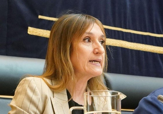 La consejera de Educación, Rocío Lucas, este viernes en la Comisión Extraordinaria de Educación de las Cortes.