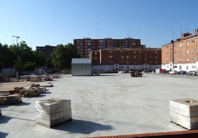 Aspecto de la pista de futbito tras las obras de impermeabilización y reurbanización.
