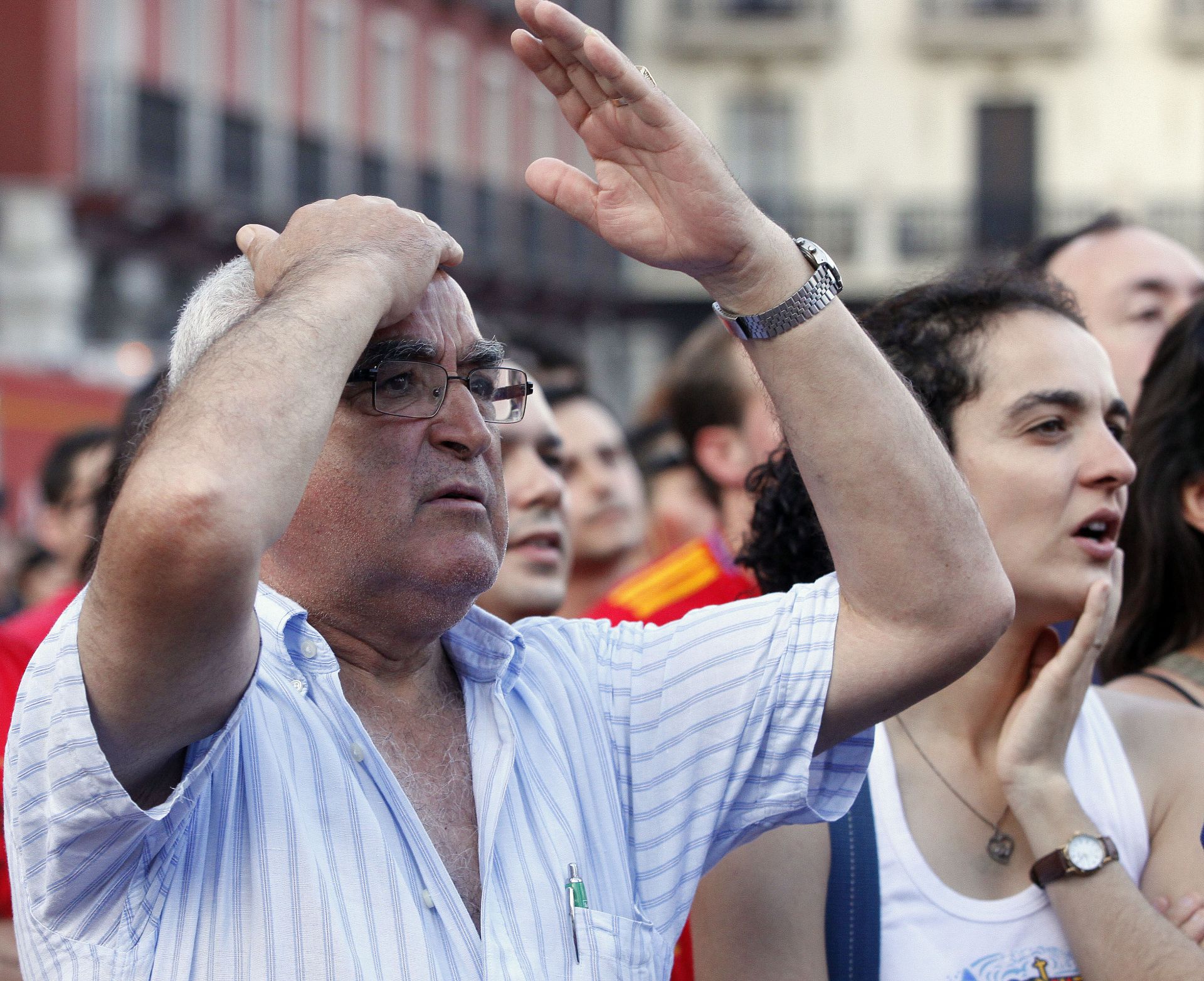Nervios durante la retransmisión del partido.